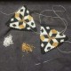 Pendentif Tissage de cubes géométriques plaqué or, noirs et blancs
